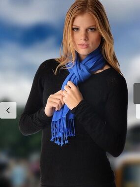 NWOT Cashmere Boutique blue scarf with tassels